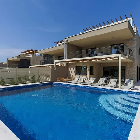 Delora By Interhome