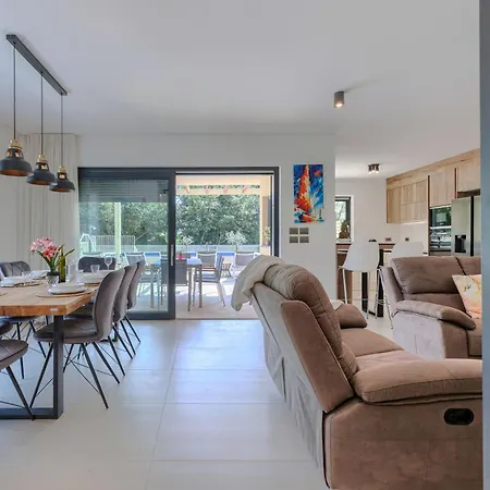 Delora By Interhome