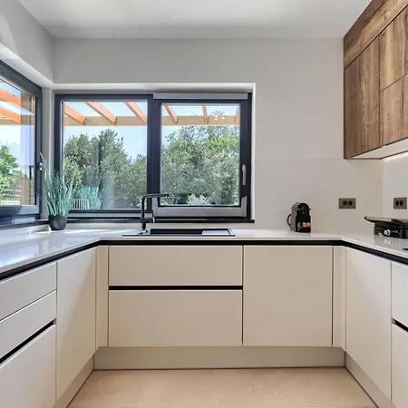 Delora By Interhome