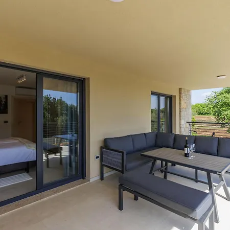 Delora By Interhome